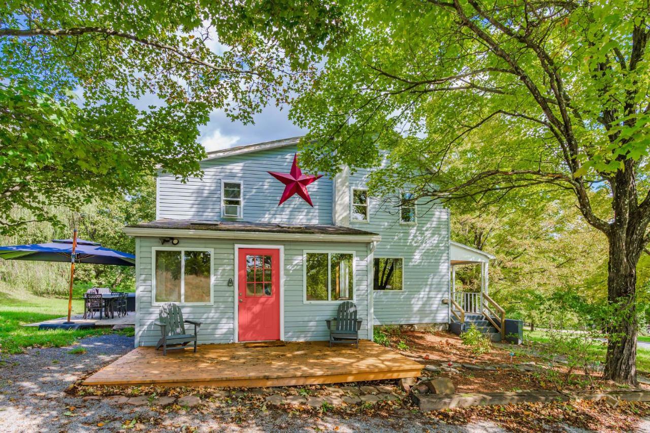 Large Modern Farmhouse W Hot Tub, Fire Pit & Games Villa Berkeley Springs Bagian luar foto