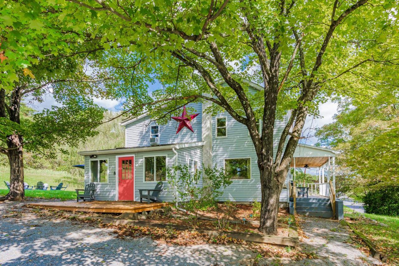 Large Modern Farmhouse W Hot Tub, Fire Pit & Games Villa Berkeley Springs Bagian luar foto