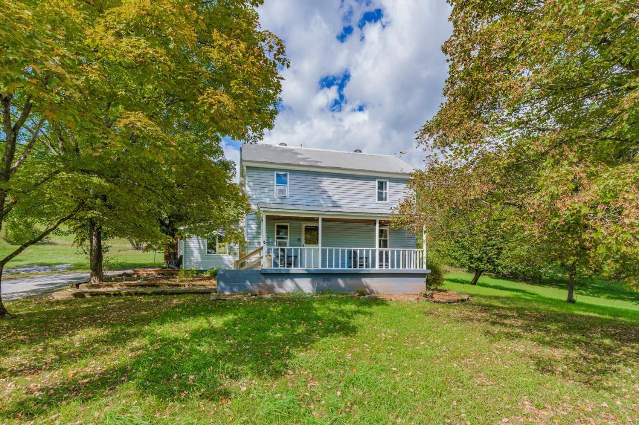 Large Modern Farmhouse W Hot Tub, Fire Pit & Games Villa Berkeley Springs Bagian luar foto