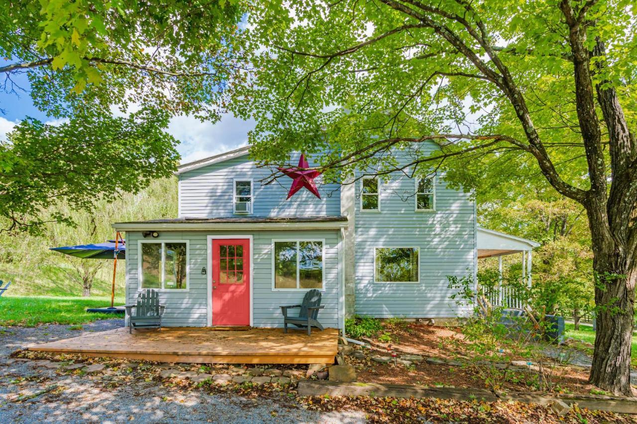 Large Modern Farmhouse W Hot Tub, Fire Pit & Games Villa Berkeley Springs Bagian luar foto